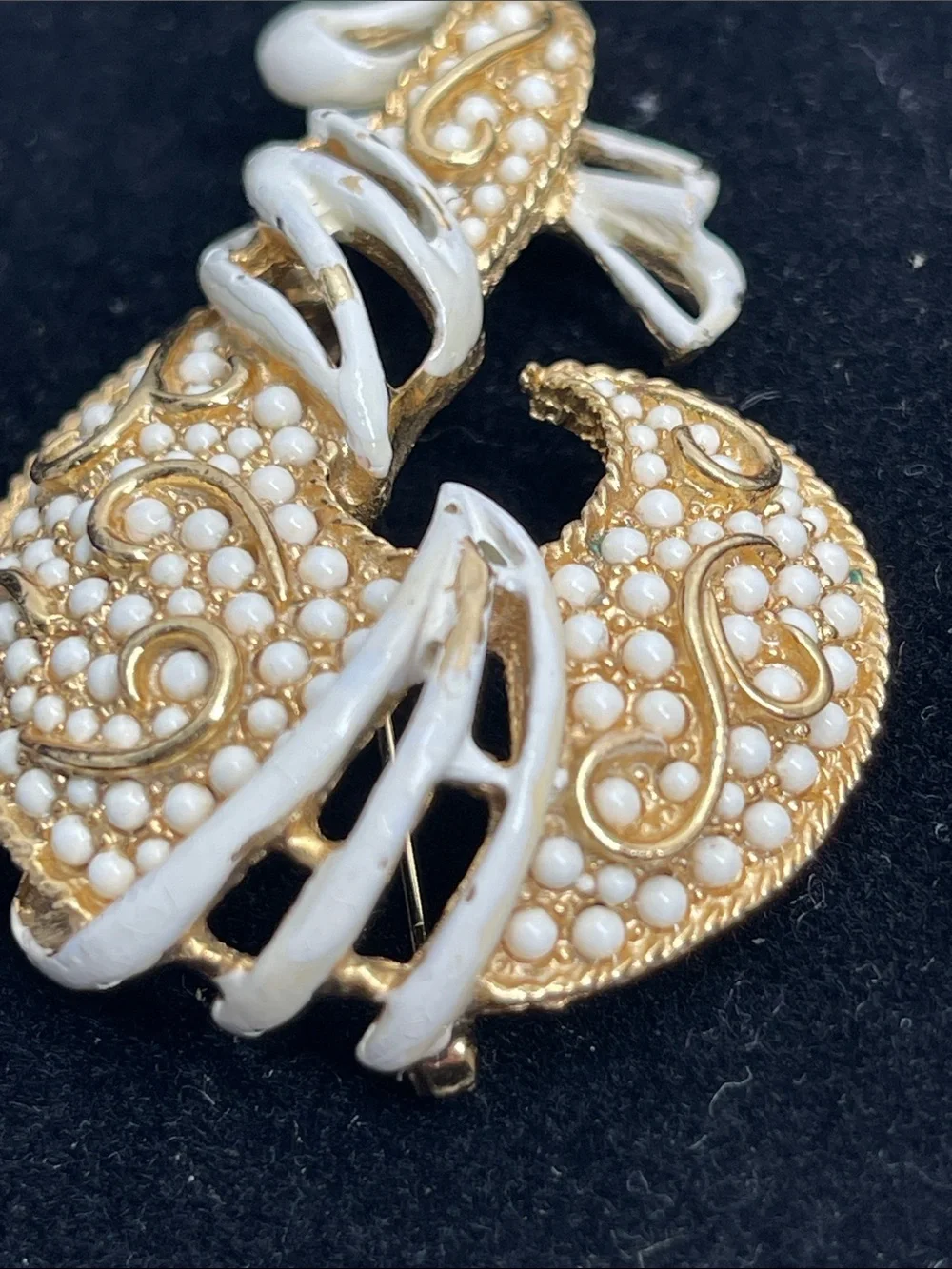 RARE Hattie Carnegie Abstract Goldtone + White Enameled Accent Brooch